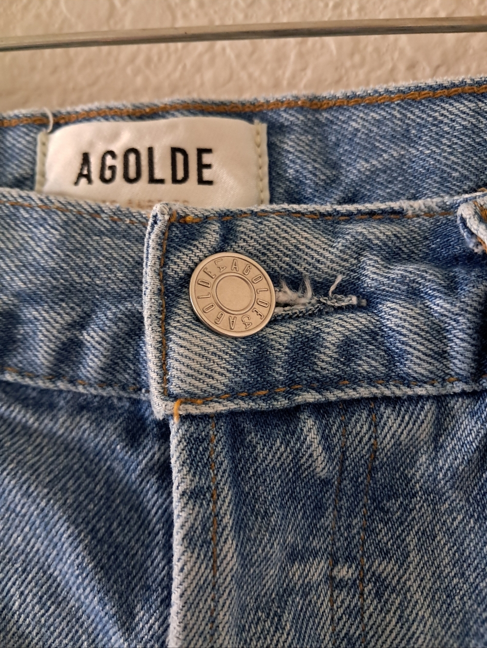 AGOLDE 90s Shorts High Rise Light Wash Raw Hem - Picture 3 of 9